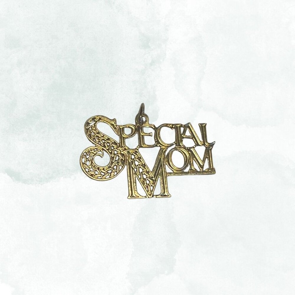 Special Mom 14k Gold Pendant